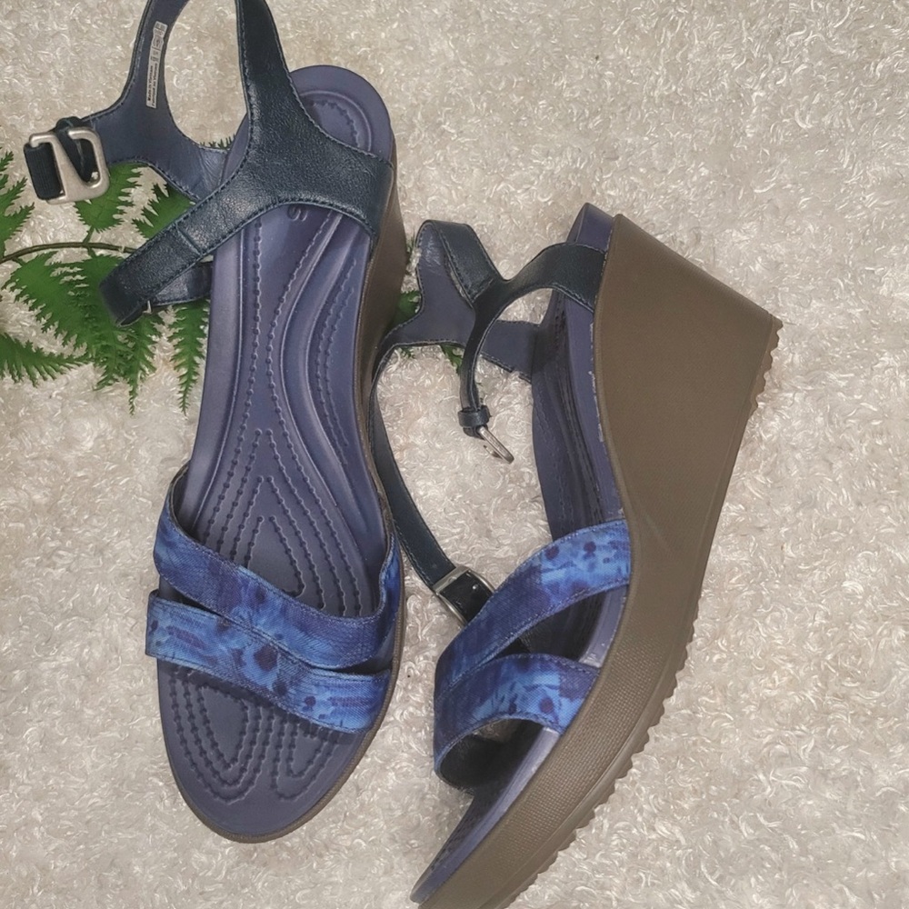 CROCS Wedge Sandal Ankle Strap Criss-Cross
Woven Leigh II